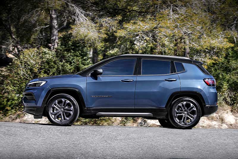 Neuer Jeep Compass von der Seite