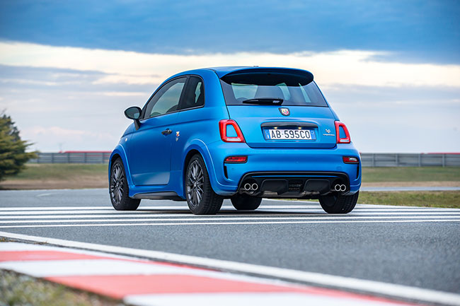 Abarth 595 Competizione blau Heck