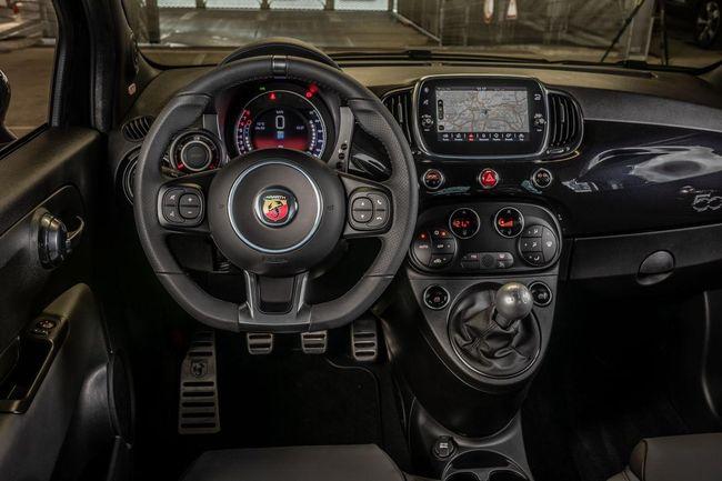 Abarth 595 Innenraum Scorpione