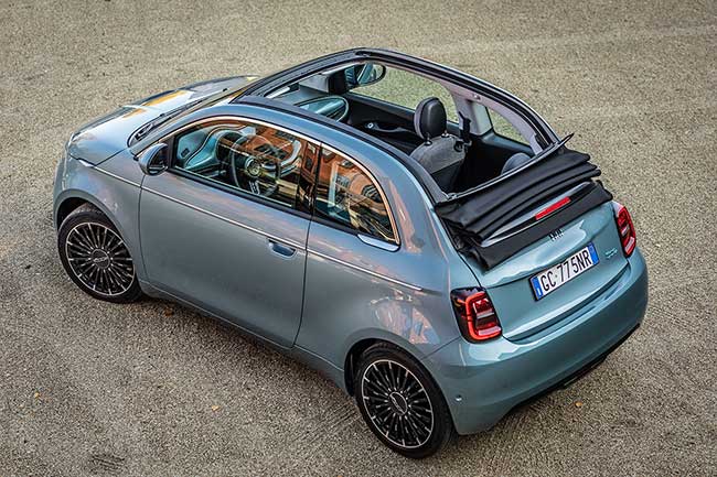 Fiat 500e Cabrio himmelblau